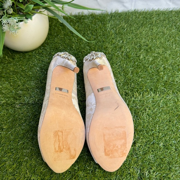 Badgley Mischka Kiara Brocade
Heels - Bridal Heels size 8.5 like new - Picture 13 of 13